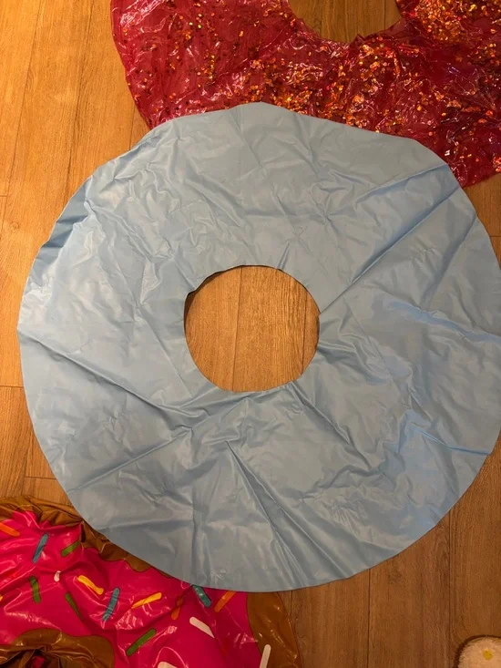 5 Assorted Inflatable Pool Floats - Picture 6 of 7